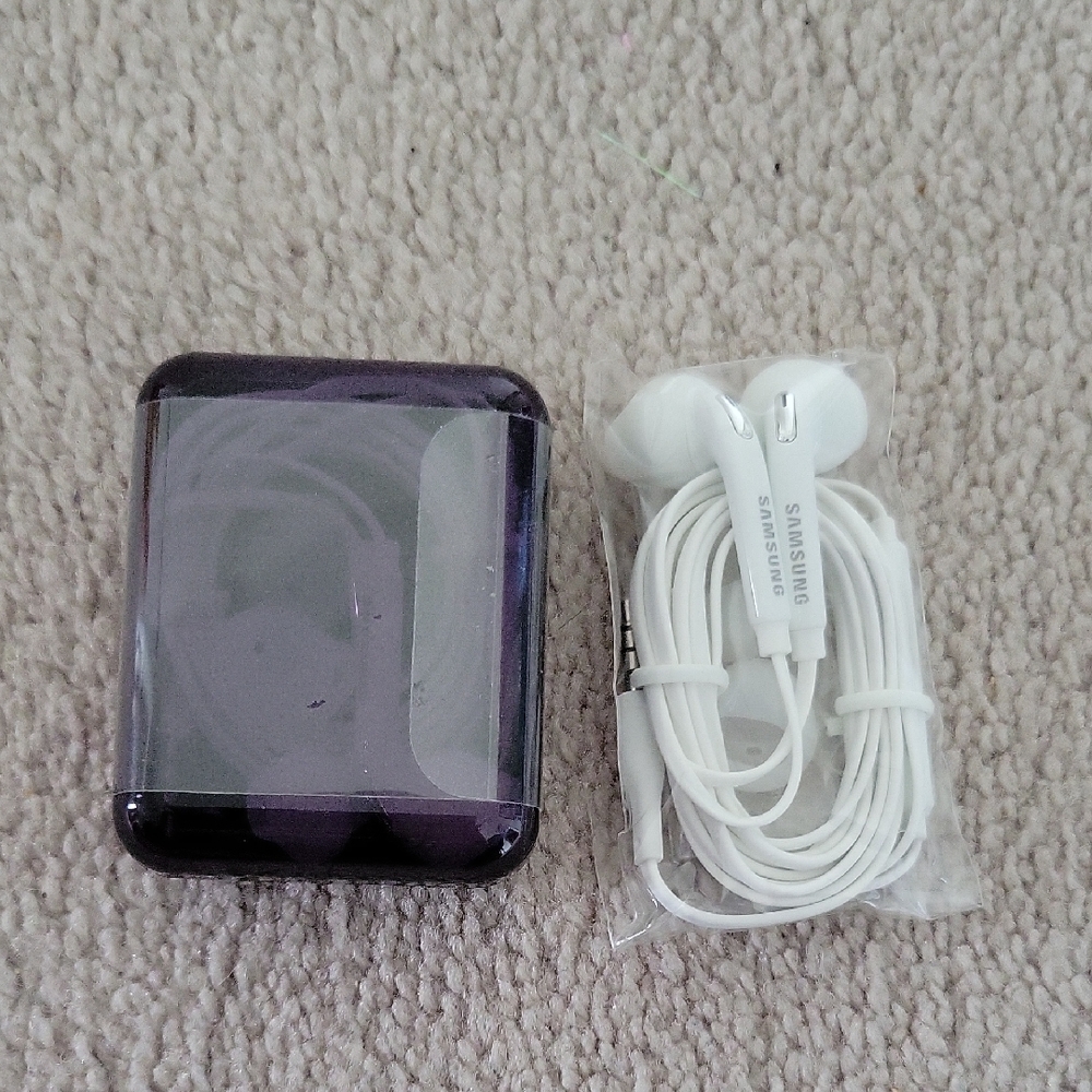 3/$35 Samsung Earphones New in Package